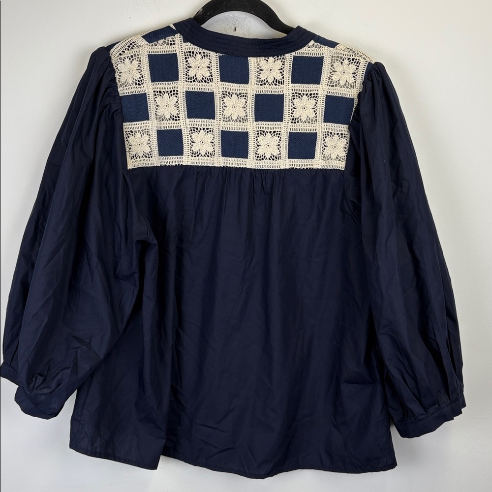 Entro Navy Blouse with Cream Crochet Insert Puff Sleeve BLOUSE Size Large - Picture 8 of 10